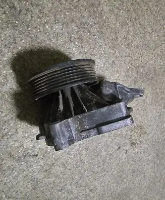 BMW 3 E46 Water pump 7787055