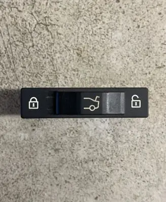 BMW 7 E65 E66 Tailgate/boot open switch button 8379766 081102
