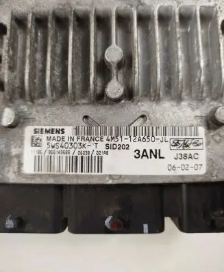 Ford Focus Engine control unit/module 4M5112A650JL 5WS40303KT