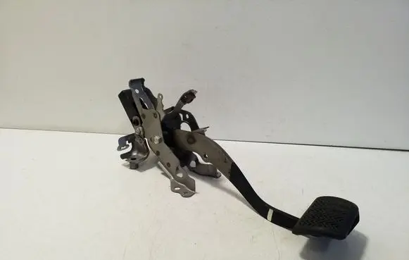 Toyota Yaris Cross Brake pedal 