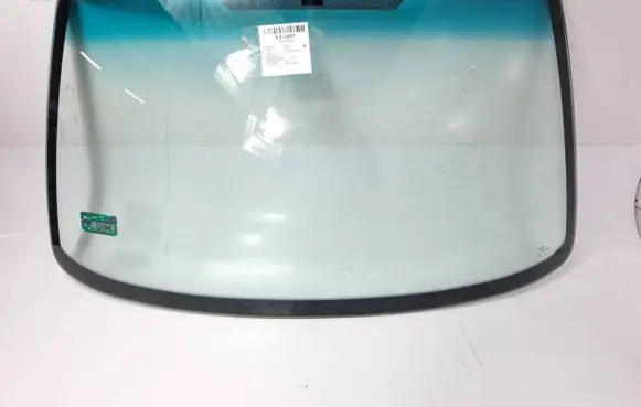 Ford Fiesta Front windscreen/windshield window 