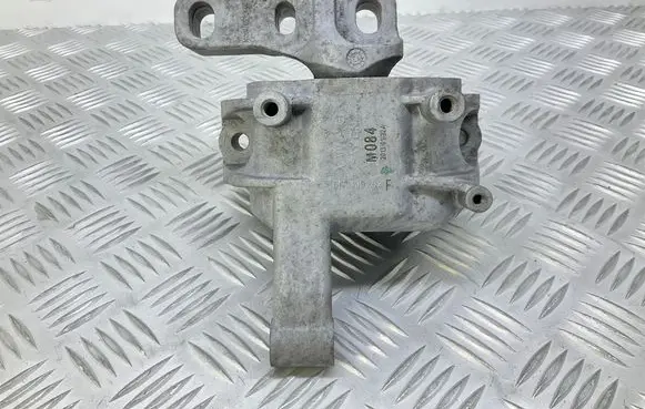 Audi Q3 8U Engine mount bracket 5N0199262F