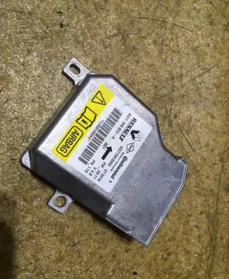Renault Kangoo II Airbag control unit/module 8201388833A