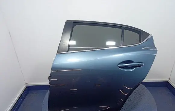 Mazda 3 II Rear door