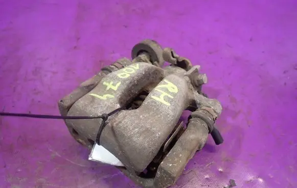Opel Zafira A Rear brake caliper