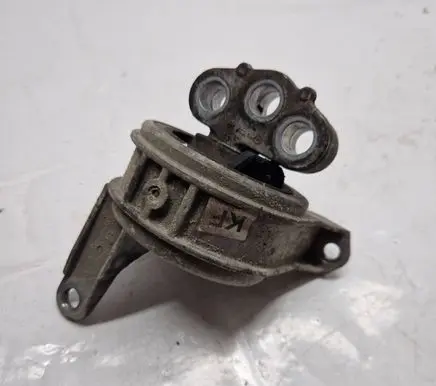 Opel Zafira B Engine mount bracket 90539246