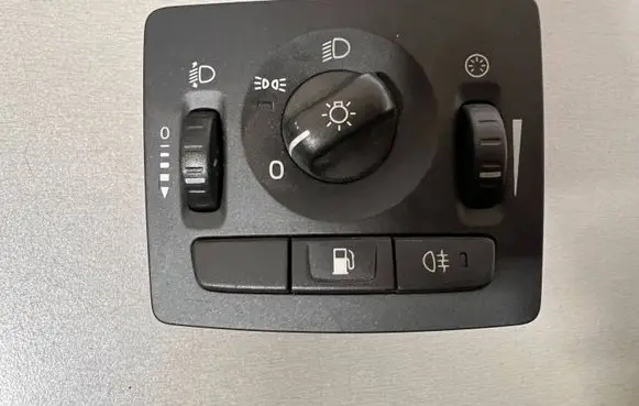 Volvo V50 Light switch 30669734 04W47T