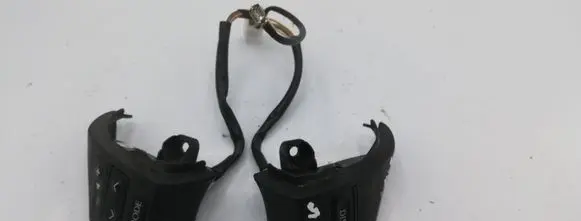 Lexus IS 220D-250-350 Steering wheel buttons/switches 75B458