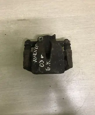 Toyota Avensis T220 Rear brake caliper