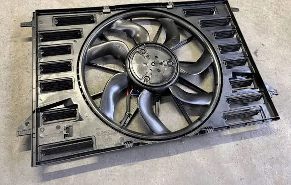 Audi A4 S4 B9 Radiator cooling fan shroud 8W0121207B