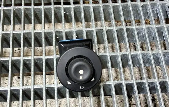 Peugeot Partner Wing mirror switch 185526