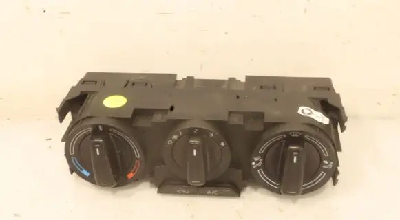 Skoda Fabia Mk3 (NJ) Interior fan control switch 