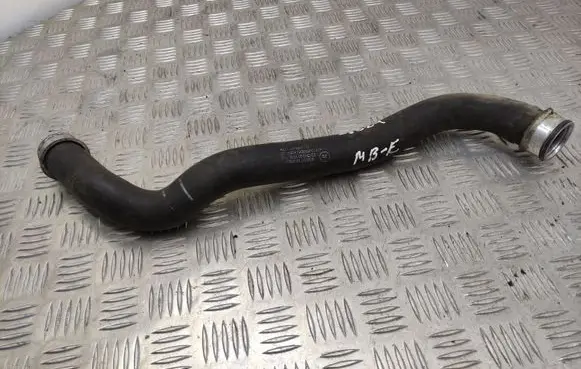 Mercedes-Benz E W211 Engine coolant pipe/hose A2115015382