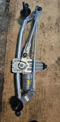 KIA EV6 Front wiper linkage brak