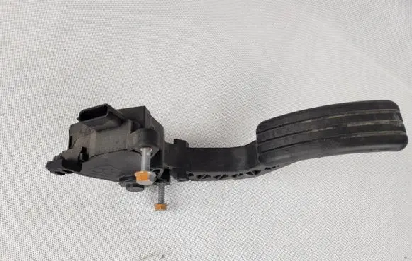 Opel Vivaro Accelerator throttle pedal 180020024R