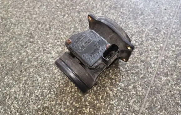 Audi A4 S4 B5 8D Mass air flow meter 06A906461B