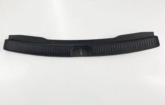 Trunk/boot sill cover protection