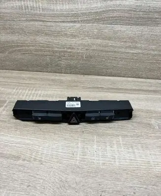 Opel Astra H Hazard light switch 13100109