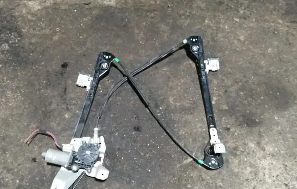 Chrysler Pacifica Front door window regulator with motor 04894270AA