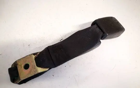 Toyota Corolla E120 E130 Middle seatbelt buckle (rear) 