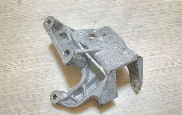 Volvo XC90 Engine mounting bracket 31430490