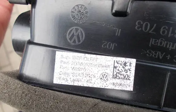 Volkswagen Polo VI Dash center air vent grill 2G1819703G