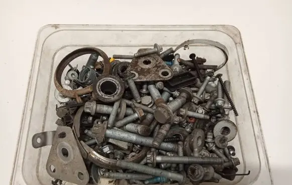 Mercedes-Benz C W205 Nuts/bolts 