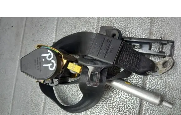 Audi A6 S6 C5 4B Front seatbelt