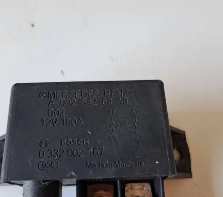 Mercedes-Benz CLS C219 Charging relay A0025426419 0332002167