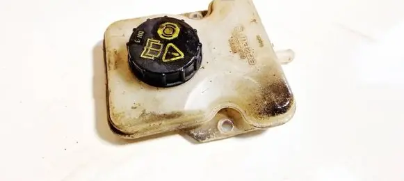 Brake fluid reservoir