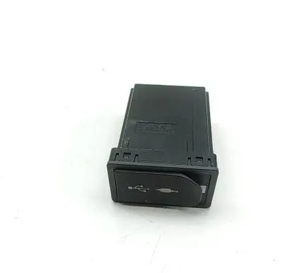 Lexus RC AUX in-socket connector 8619053051