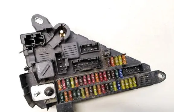 BMW 5 E60 E61 Fuse box set 913883001 9138830-01