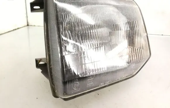 Mitsubishi Pajero Headlight/headlamp 11037747