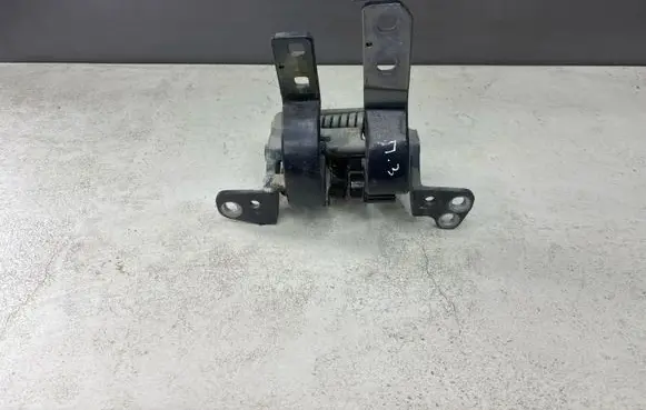 BMW 5 E60 E61 Tailgate/trunk/boot hinge 7061384