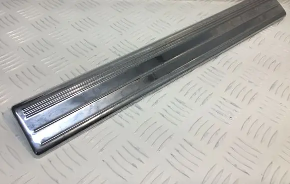 Mercedes-Benz S W220 Front sill trim cover A2206805535