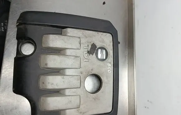 Engine cover (trim)