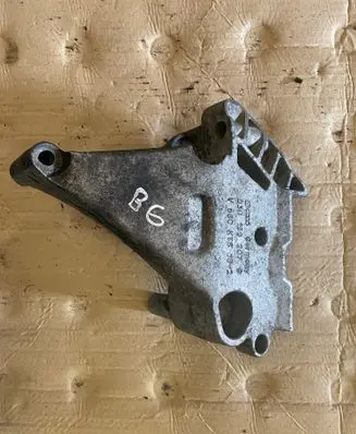 Volkswagen PASSAT B6 Engine mounting bracket 03G199207G