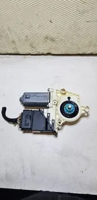 Volkswagen Touran I Rear door window regulator motor 0536006001