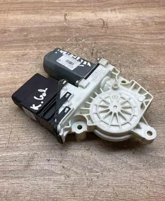 Volkswagen PASSAT B6 Rear door window regulator motor 975280200 3C09959703