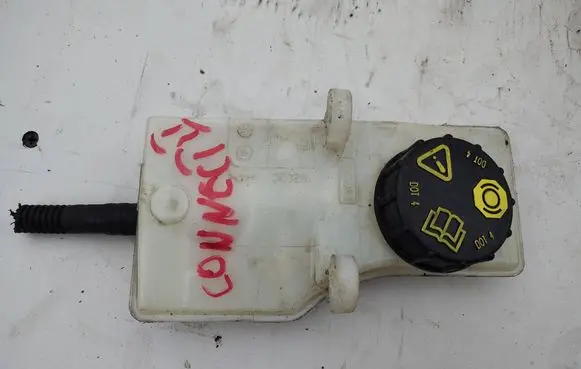 Brake fluid reservoir