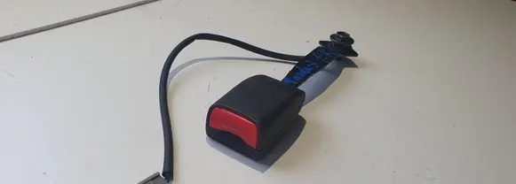 Mazda 3 II Front seatbelt buckle