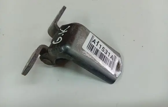 Toyota Yaris Rear door lower hinge