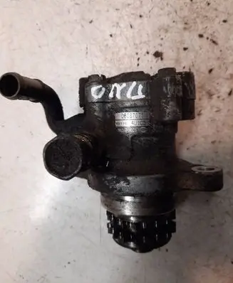 Nissan Almera Tino Power steering pump 4U105