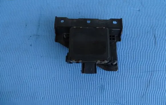 Hyundai Kona I Distronic sensor radar 0203303055 CM99110011A 39R13801