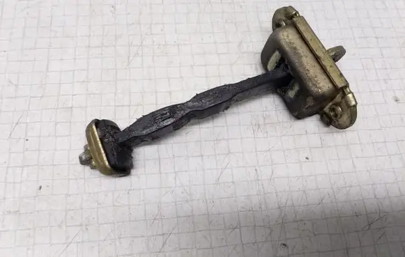 Mitsubishi Carisma Rear door check strap stopper