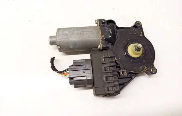 Ford Mondeo Mk III Front door window regulator motor 0130821770