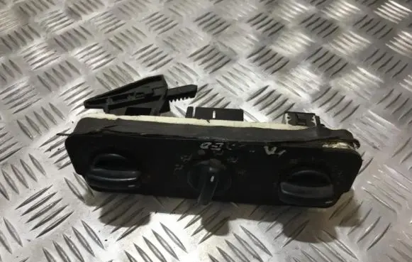 Ford Mondeo MK I Climate control unit 93bw18d451ae