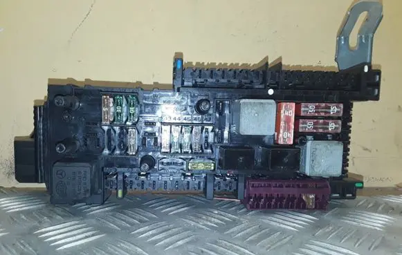 Mercedes-Benz C W204 Fuse module 016706581 016706581A
