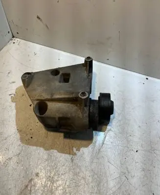 BMW 5 E60 E61 A/C compressor mount bracket 7512556