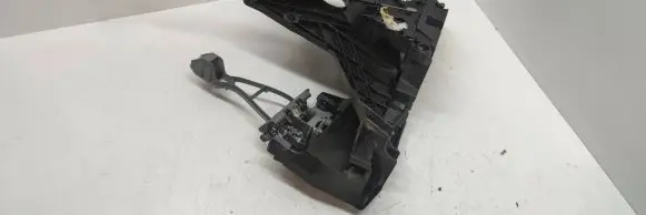 Volvo V70 Front door lock 30661072